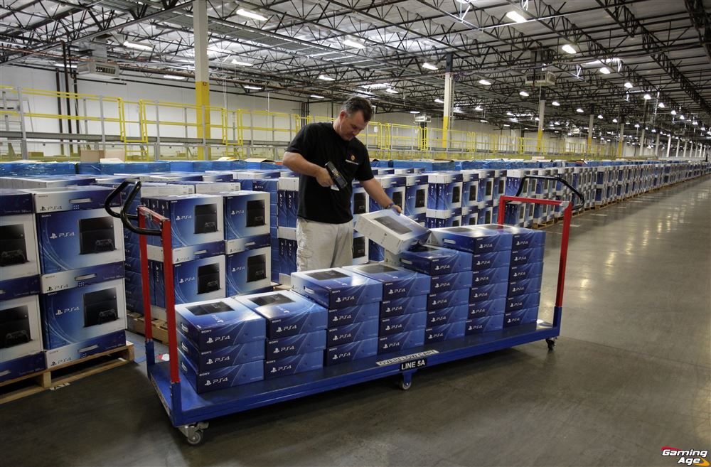 So sehen tausende PlayStation 4 Konsolen im Amazon Lager aus